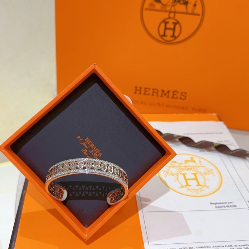 H**me5 bracelets